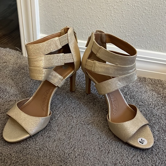 Shoes - Picture 11 of 16